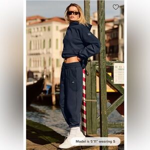 NWT! ALO Yoga Make Waves Sweatpant - Navy Tonal